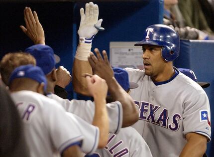 Juan Gonzalez greeted with two standing ovations upon long-awaited return  to Rangers game