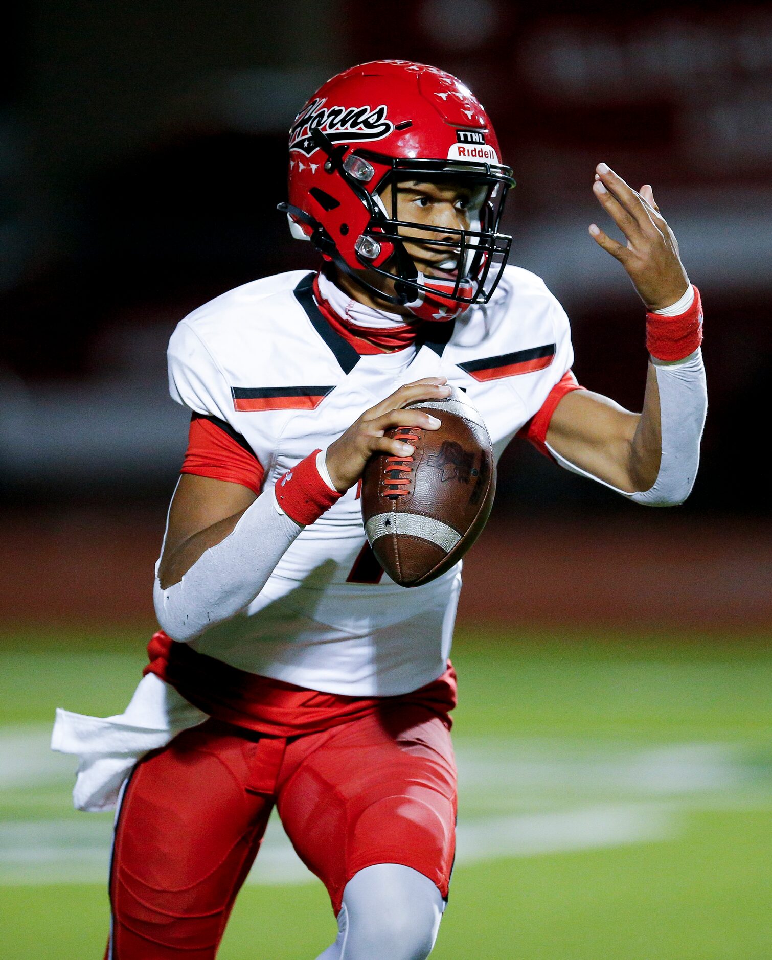 Cedar Hill senior quarterback Kaidon Salter (7) looks for an open receiver during the first...