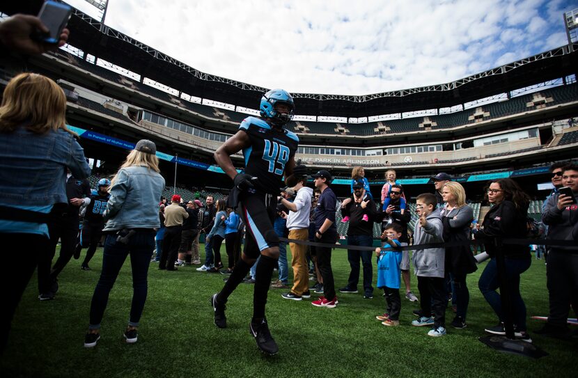 Dallas Renegades tight end Donald Parham (49) runs on the field to warm up before an XFL...