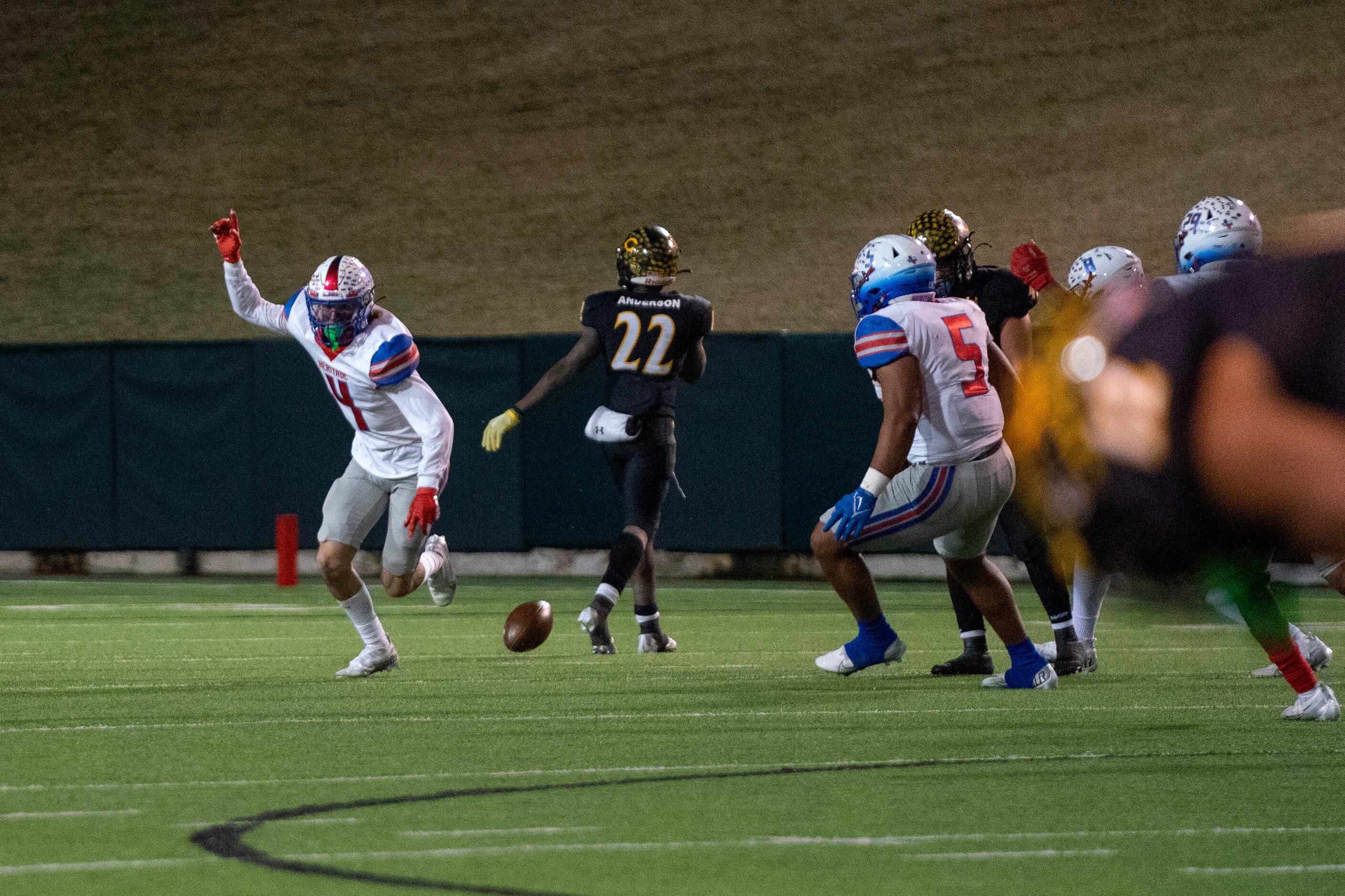 Midlothian Heritage senior defensive back Rylan Figueroa (4) and senior defensive lineman...