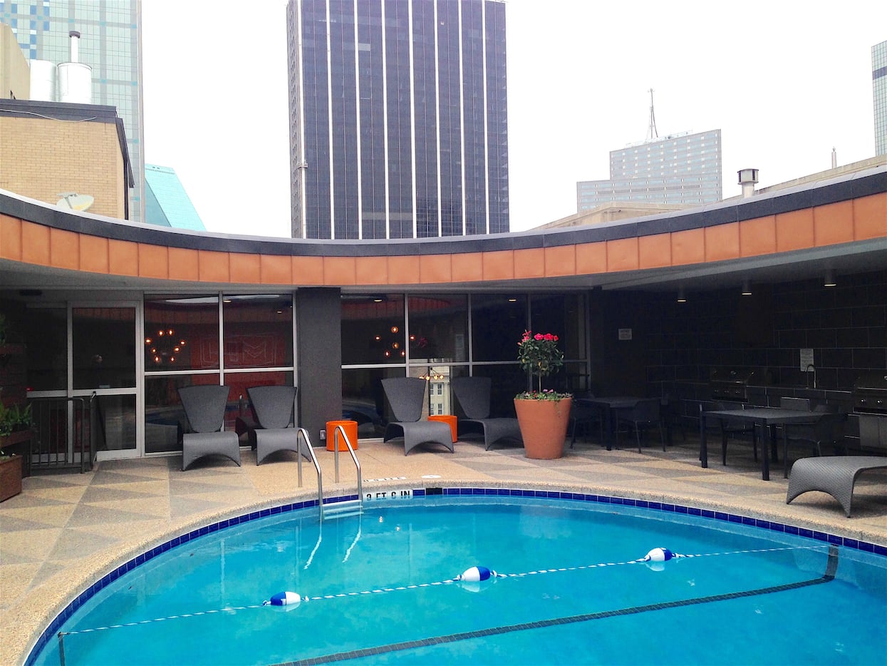 The pool deck at the Manor House is on the 25th floor.
