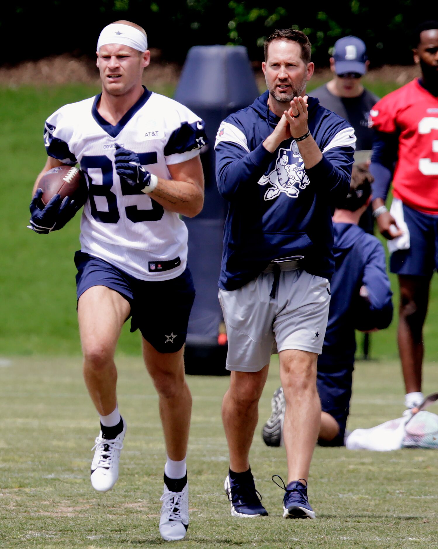 After a difficult catch, Cowboys rookie wide receiver David Dudren (85) is appluaded by a...