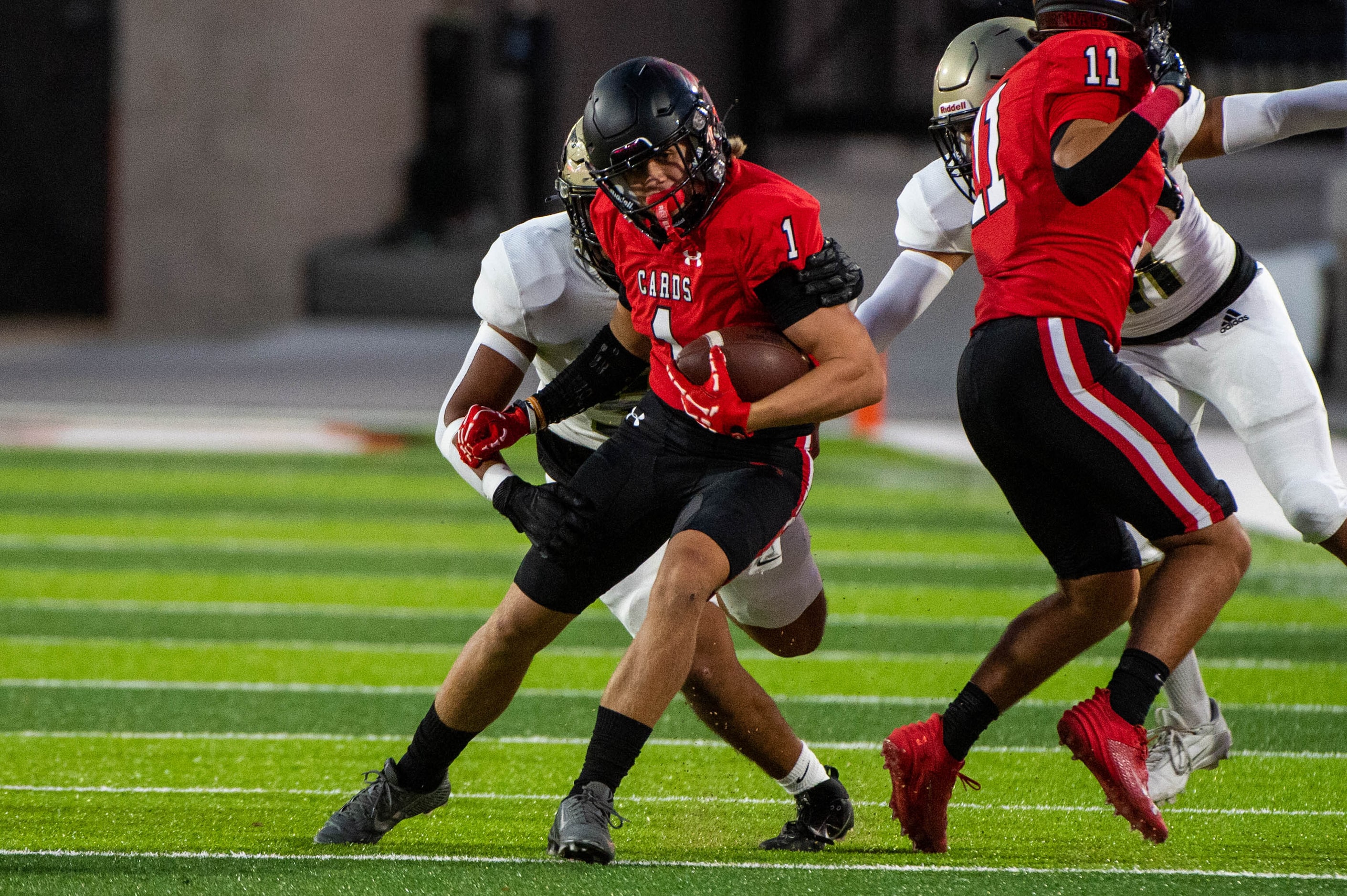 Melissa wide receiver Lincoln Dunn (1) looks for running room in the first half during a...