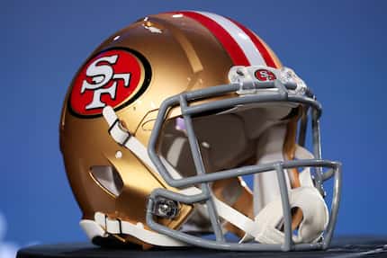 El casco dorado de los 49ers de San Francisco es uno de los clásicos en la NFL.
