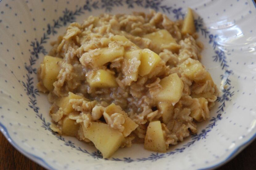 All the yummy goodness of apple pie in a breakfast oatmeal