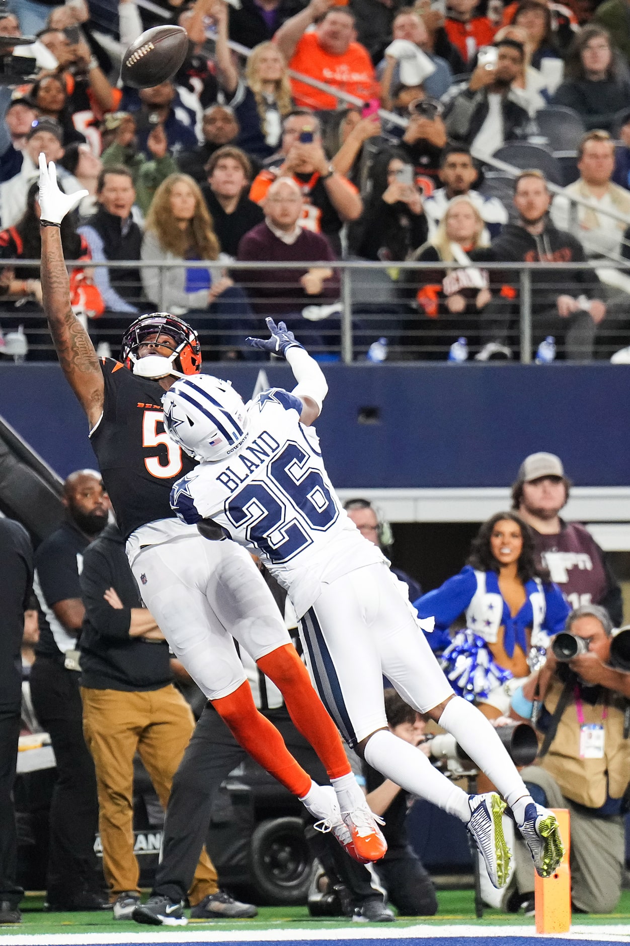 A pass goes over the head of Cincinnati Bengals wide receiver Tee Higgins (5) as Dallas...