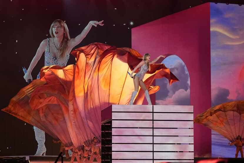 Taylor Swift durante un concierto de su gira Eras en el Tokyo Dome, el miércoles 7 de...