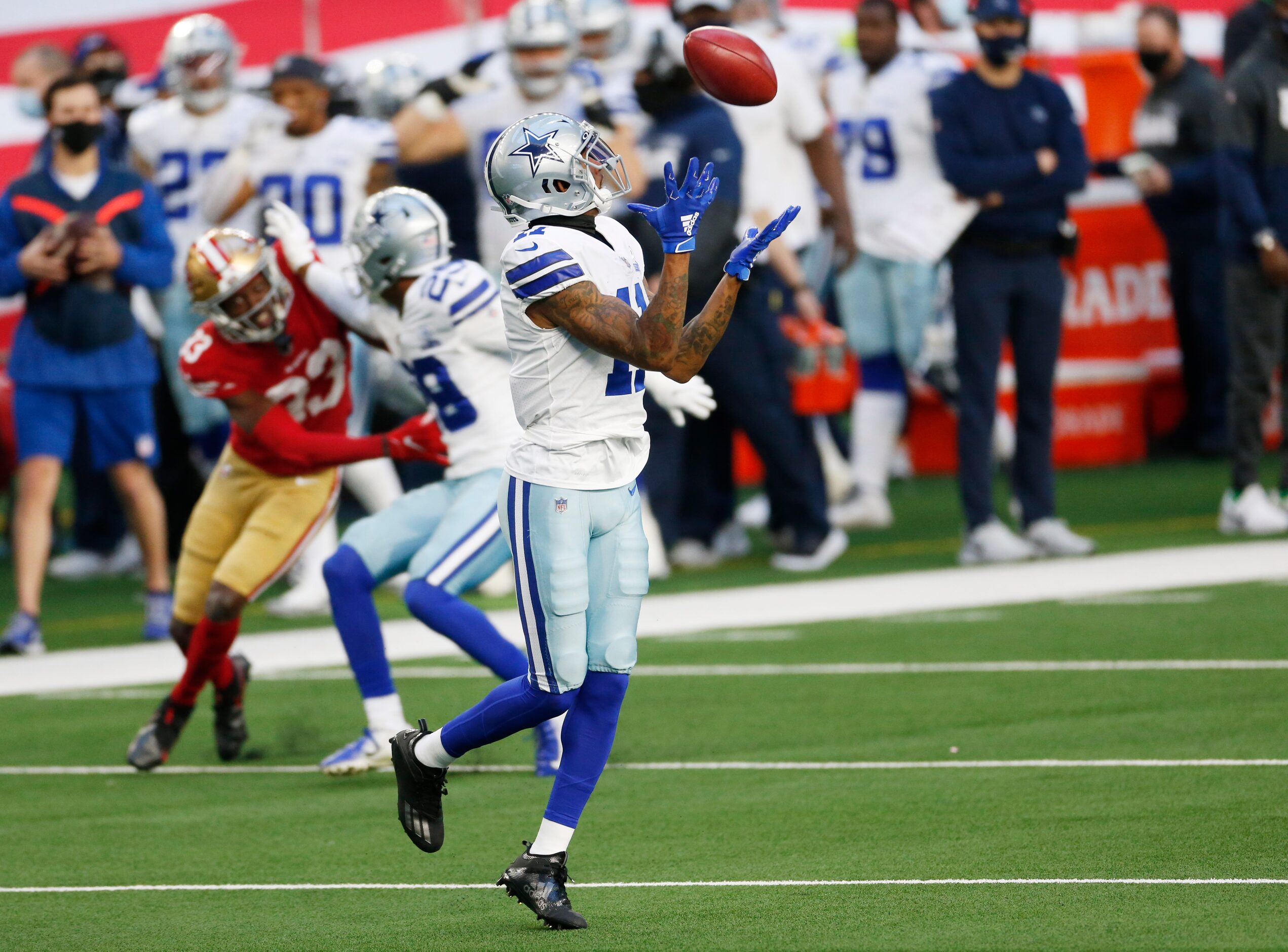 Dallas Cowboys wide receiver Cedrick Wilson (11) prepares to return a punt in a game against...