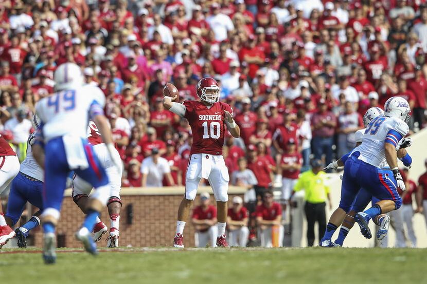 Sep 14, 2013; Norman, OK, USA; Oklahoma Sooners quarterback Blake Bell (10) throws during...