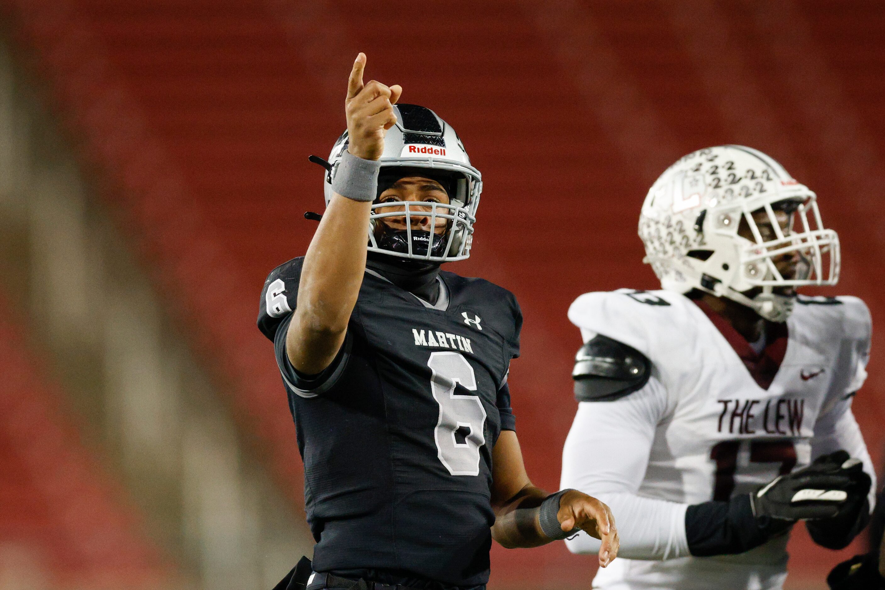 Arlington Martin quarterback Tristan Bittle (6) signals a first down after a run during the...