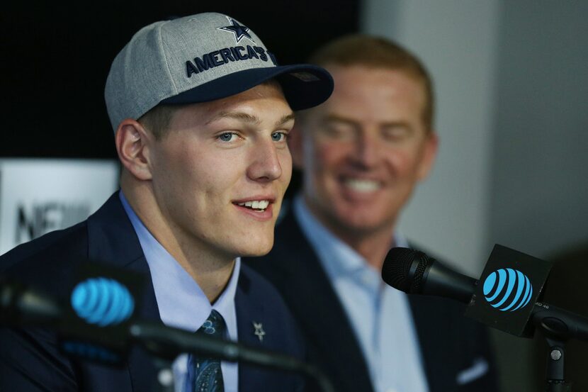 Boise State linebacker Leighton Vander Esch speaks during a press conference after arriving...