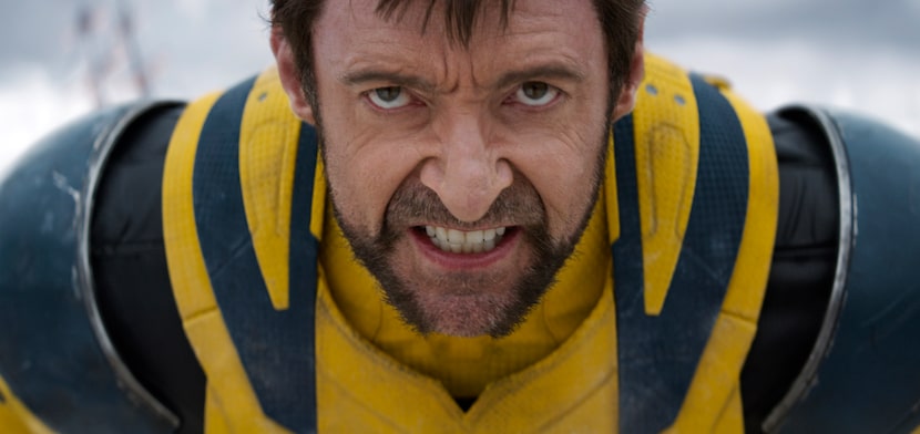 En esta imagen proporcionada por 20th Century Studios/Marvel Studios, Hugh Jackman como...