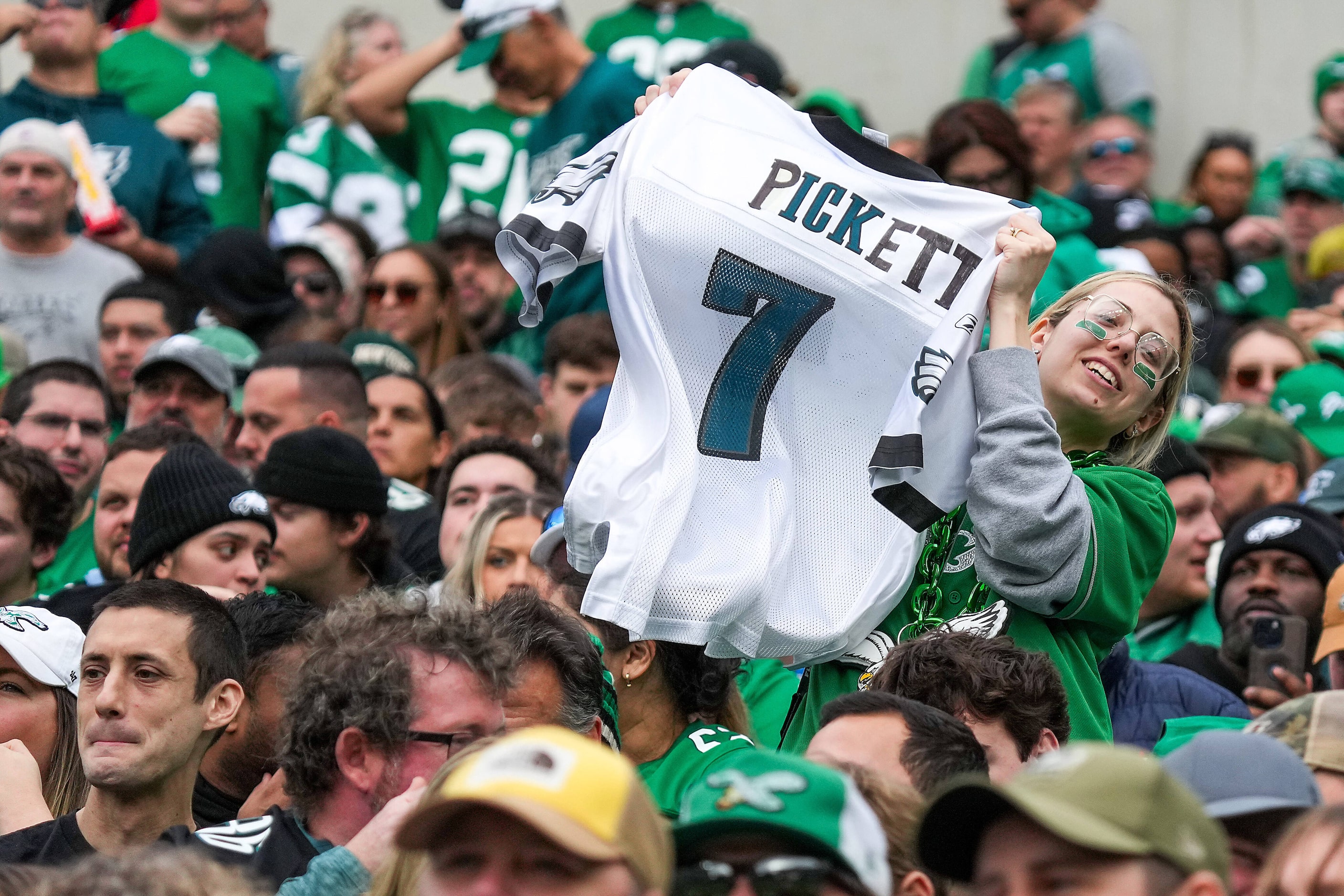 Philadelphia Eagles fans cheer quarterback Kenny Pickett during the first half of an NFL...