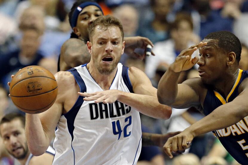 Dallas Mavericks forward David Lee (42) fights off Indiana Pacers forward Lavoy Allen during...