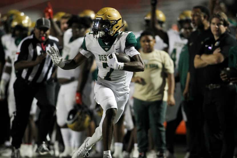 DeSoto receiver Anthony Pride Jr. (7) sprints for a long gain after pulling in a long...