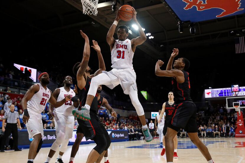 SMU guard Jimmy Whitt (31) comes down with a rebound in front of Houston's Devin Davis,...