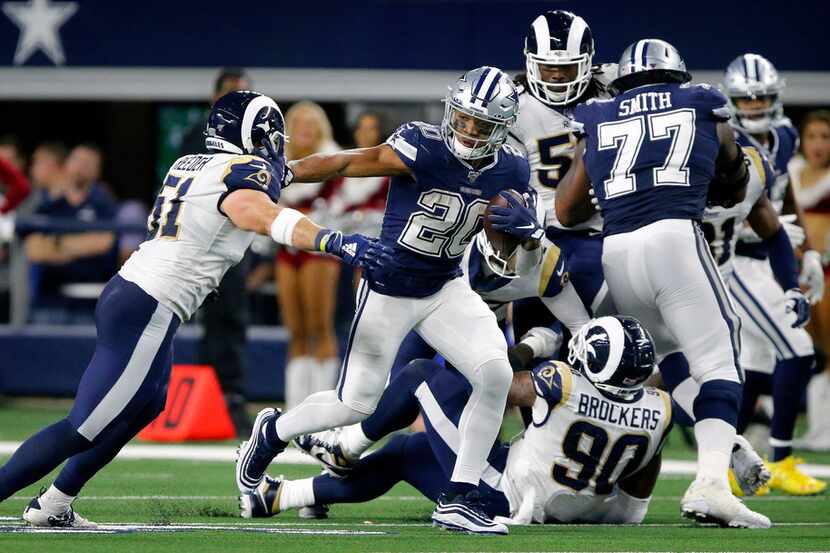 Los Angeles Rams linebacker Troy Reeder (51) attempts to tackle Dallas Cowboys running back...