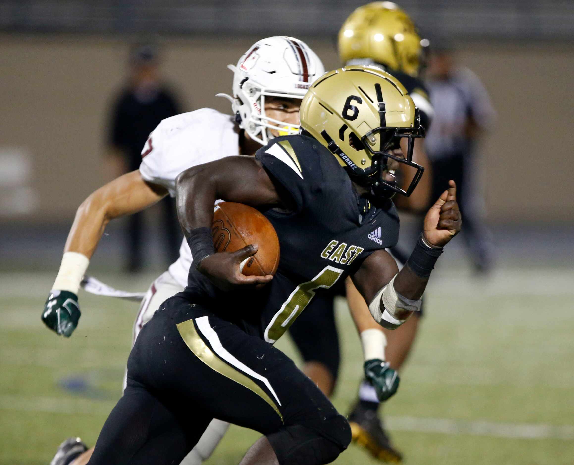 Plano East High’s Ismail Mahdi (6) sweeps right end in route to a touchdown during the first...