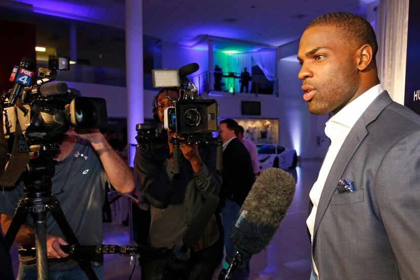 Dallas running back DeMarco Murray makes an appearance at Boardwalk Ferrari in Plano as part...