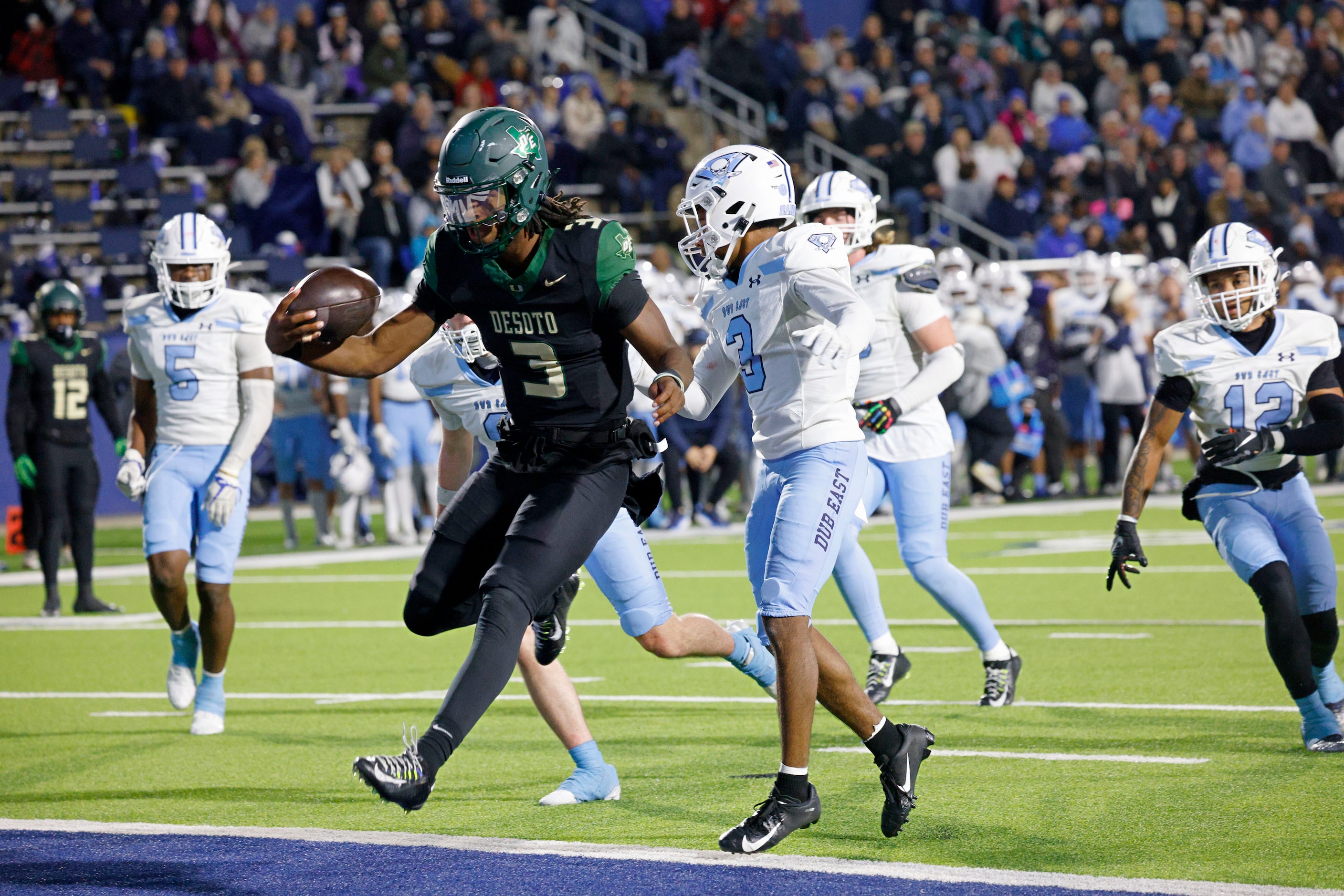 DeSoto's quarterback Kelden Ryan (3) scores a touchdown over Wylie East players in the...