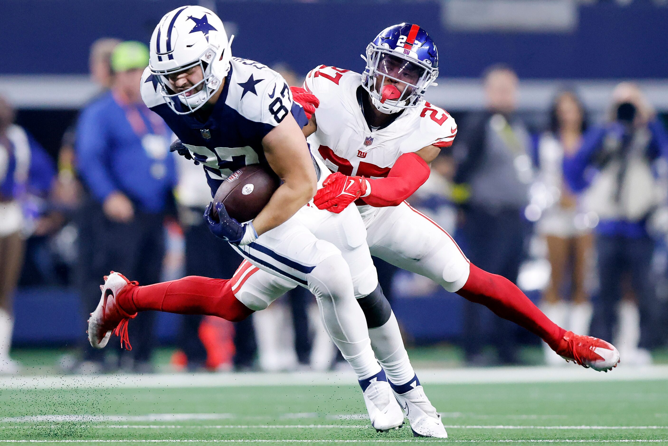 New York Giants cornerback Jason Pinnock (27) attempts to tackle Dallas Cowboys tight end...