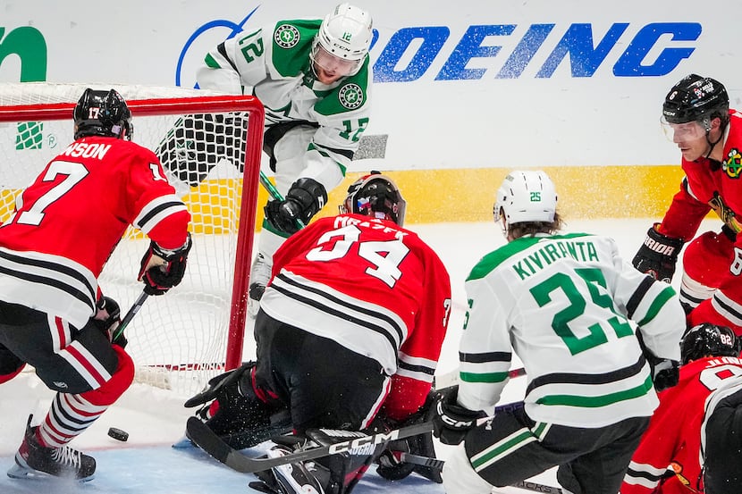 Dallas Stars center Radek Faksa (12) scores the go-ahead goal past Chicago Blackhawks...