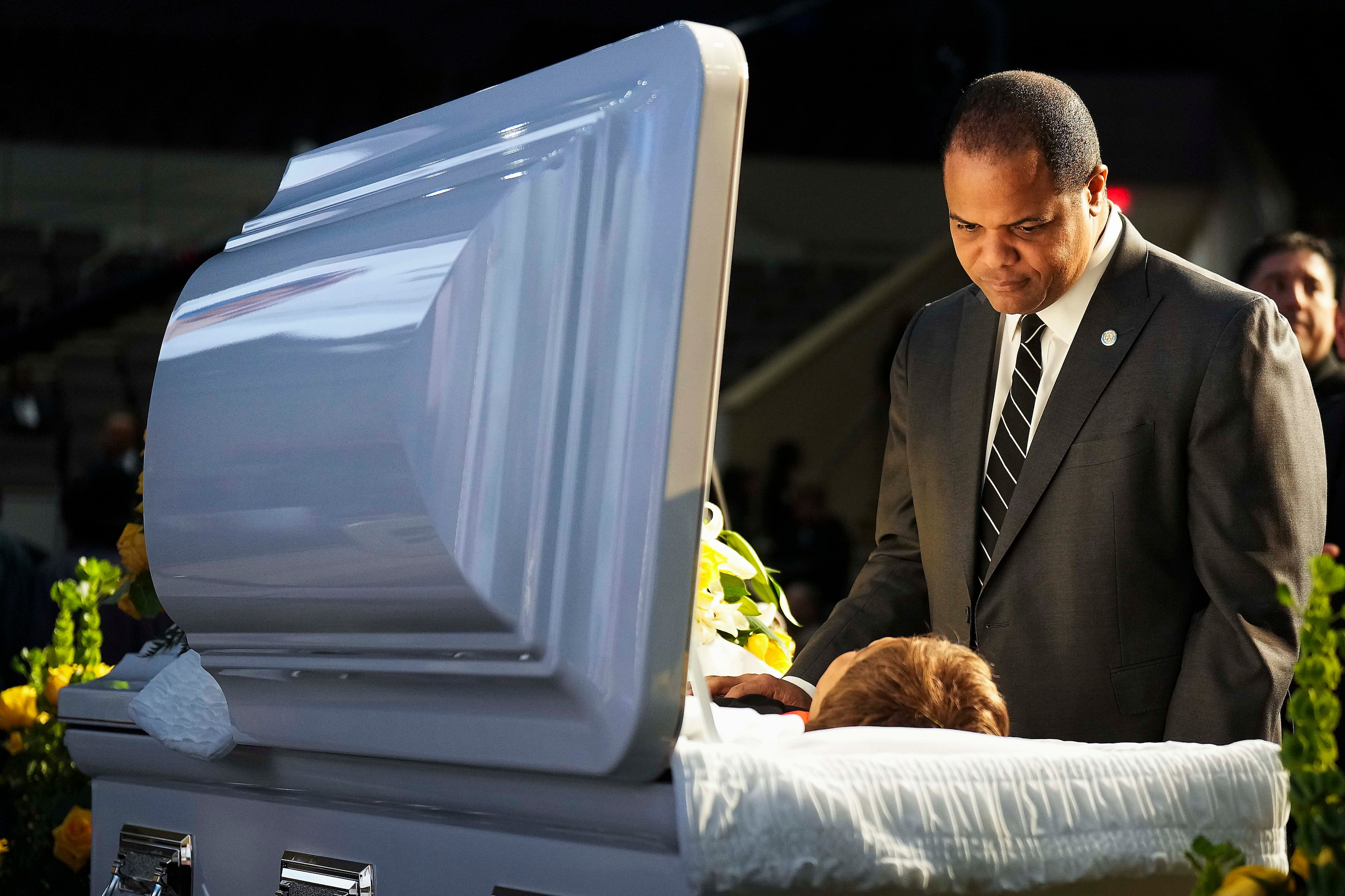 Dallas Mayor Eric Johnson pays his respects at the casket of former U.S. Rep. Eddie Bernice...