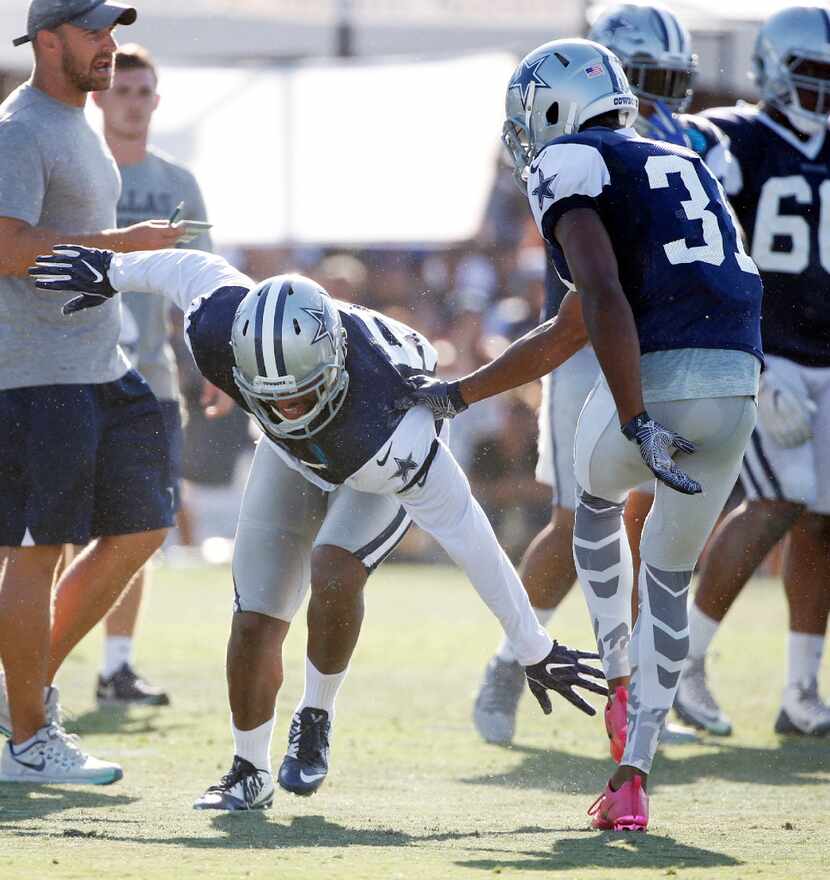 Dallas Cowboys middle linebacker Anthony Hitchens (59) and Dallas Cowboys free safety Byron...