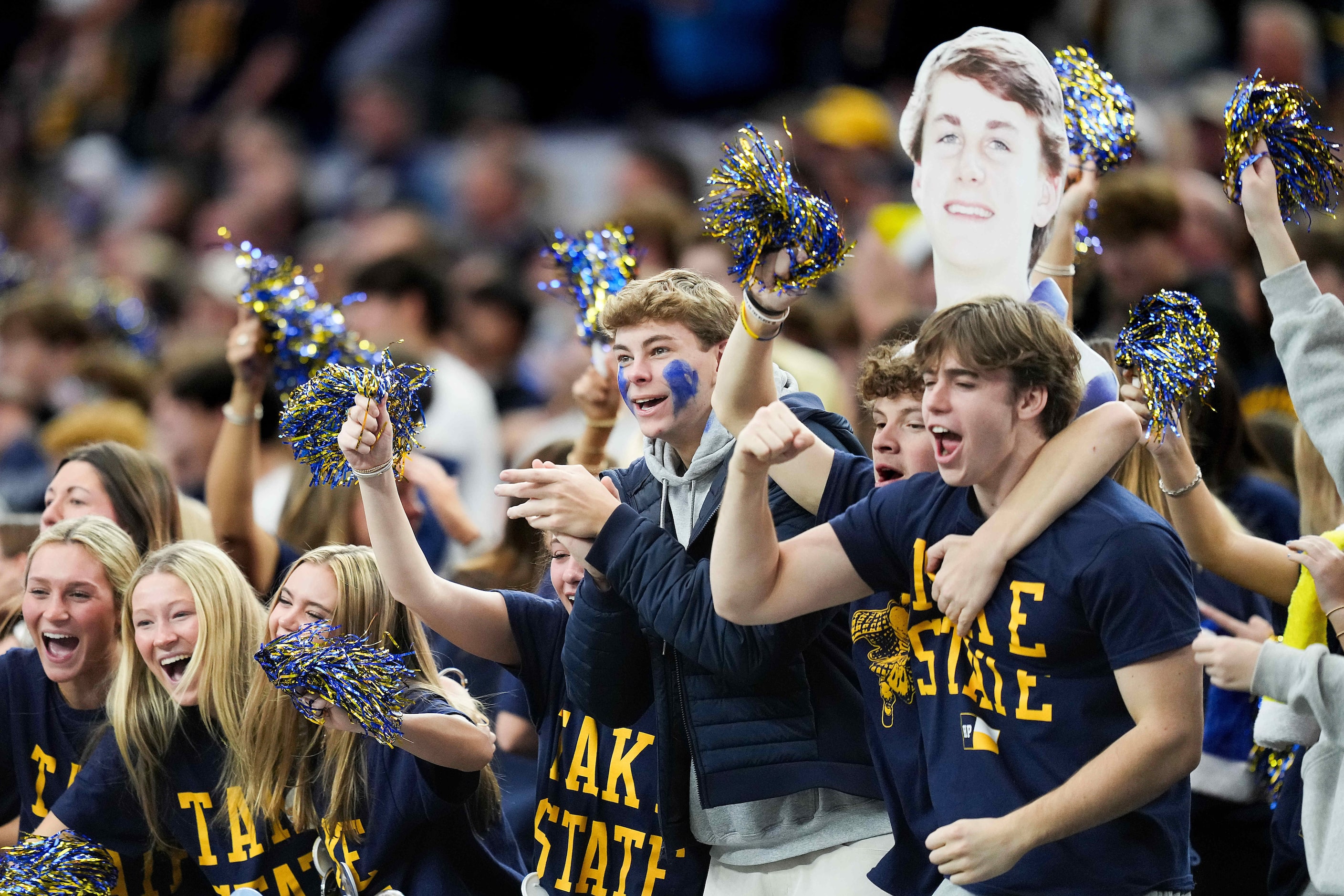 Highland Park fans celebrate a touchdown by Benton Owens during the first half of the Class...