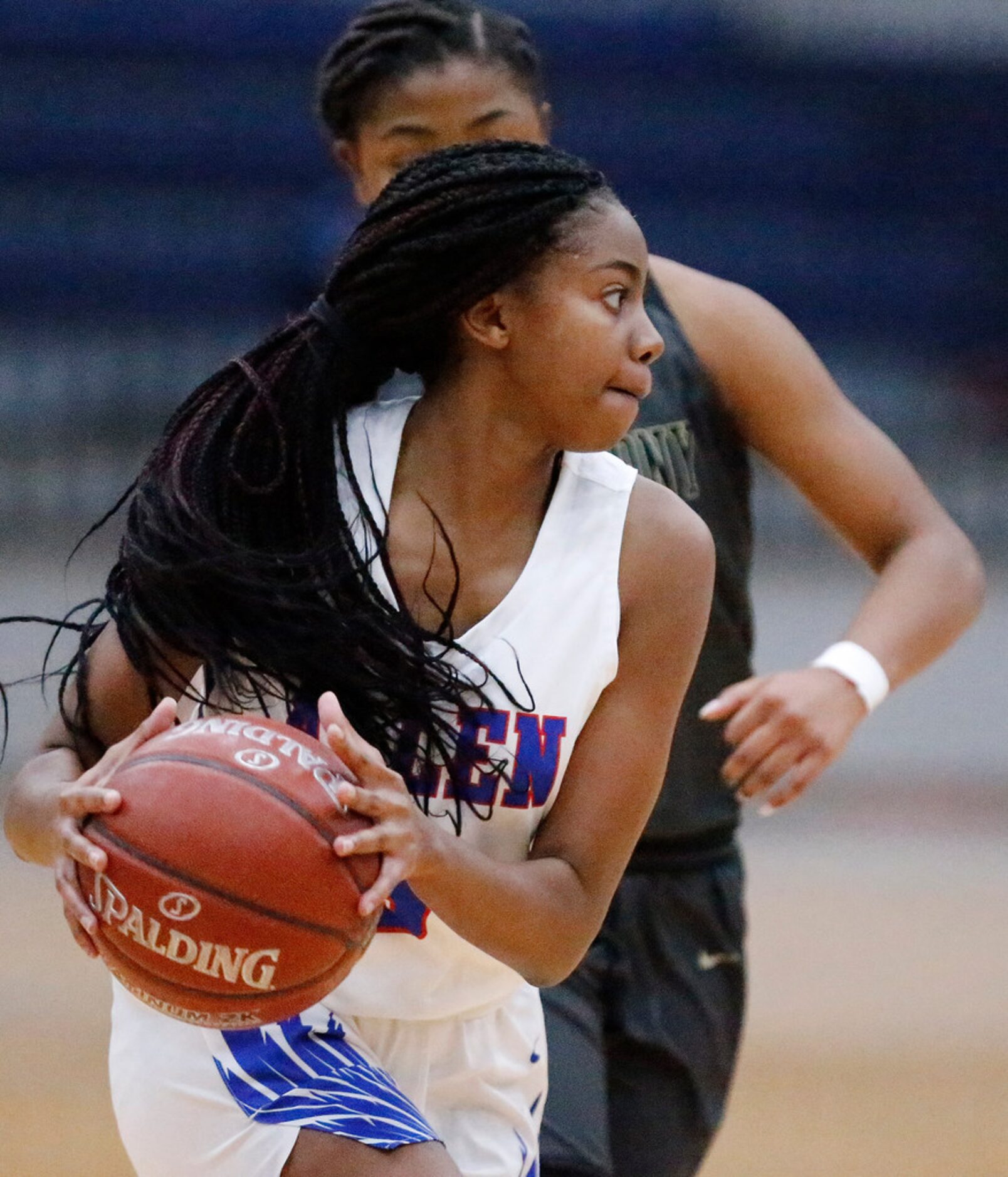 Allen High Schoolâs Alicia Mills (3) looks to pass during the first half as Allen High...