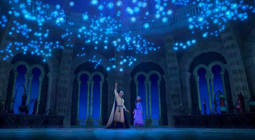 En esta imagen proporcionada por Disney, Rey Magnífico, con la voz de Chris Pine, izquierda,...