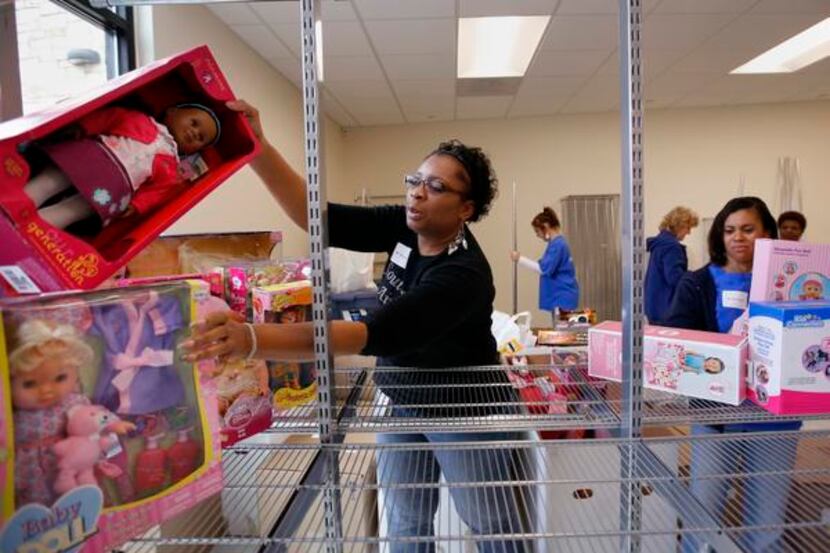 Volunteers from Southwest Airlines Carolyn G. Johnson, left, and Paula Eaves stack boxes of...