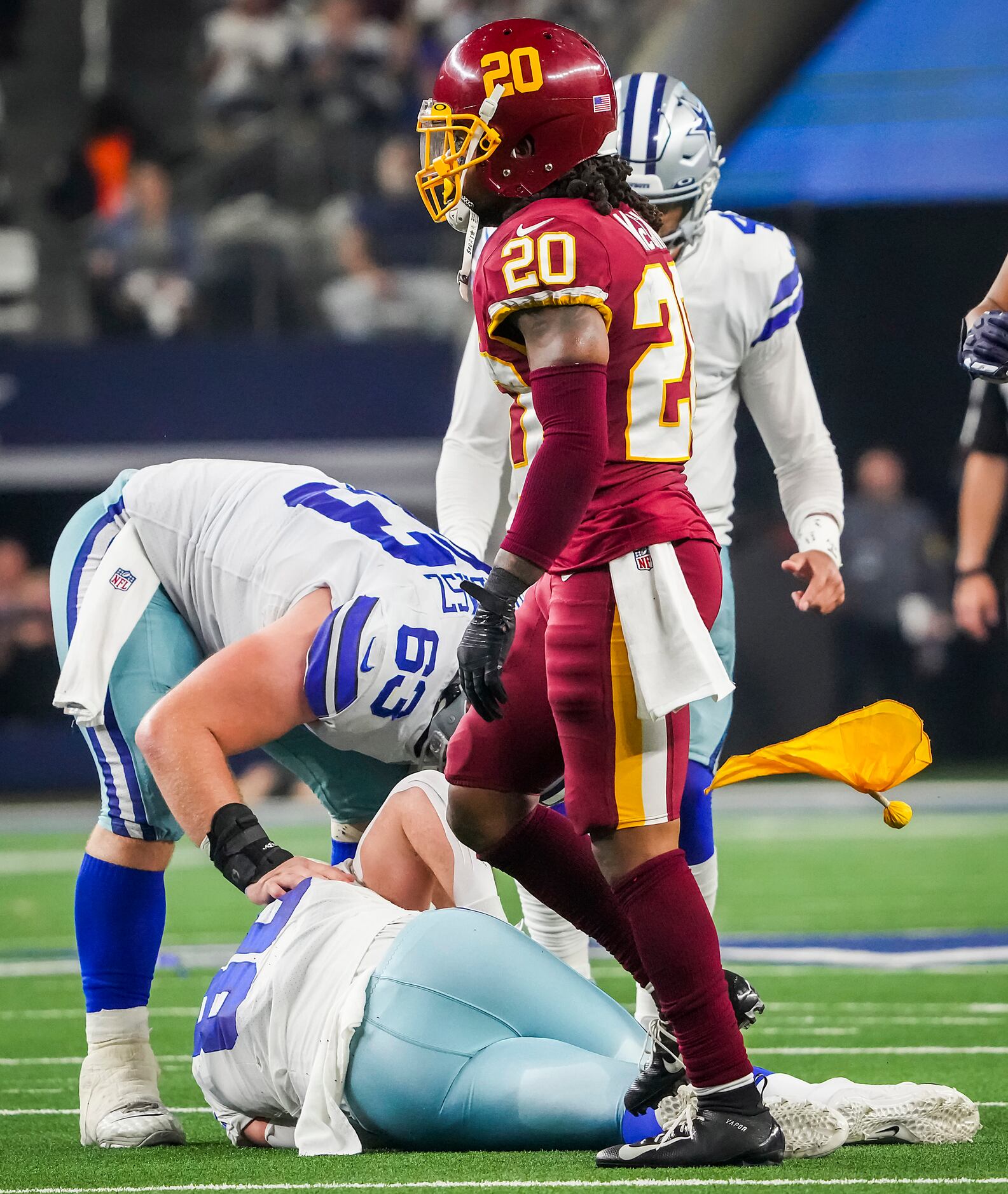 Photos: Tip toeing! Cowboys DE Demarcus Lawrence stays in bounds while  returning an interception for a touchdown