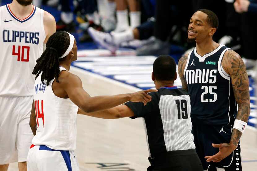 Referee James Capers separates Dallas Mavericks forward P.J. Washington and LA Clippers...