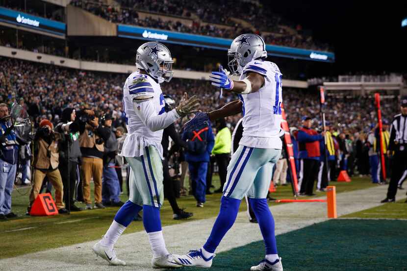 Dallas Cowboys running back Ezekiel Elliott (21) celebrates with Dallas Cowboys wide...