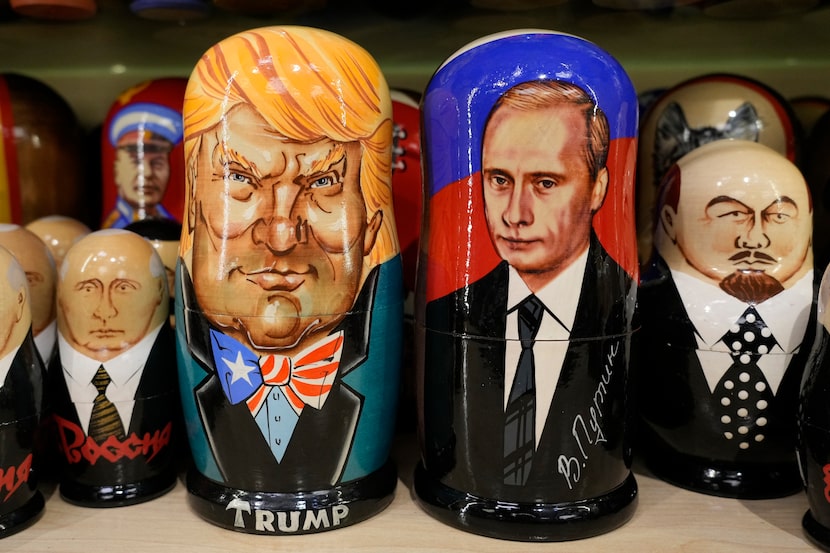 Muñecas de madera tradicionales rusas, Matryoshka, que representan al presidente electo de...