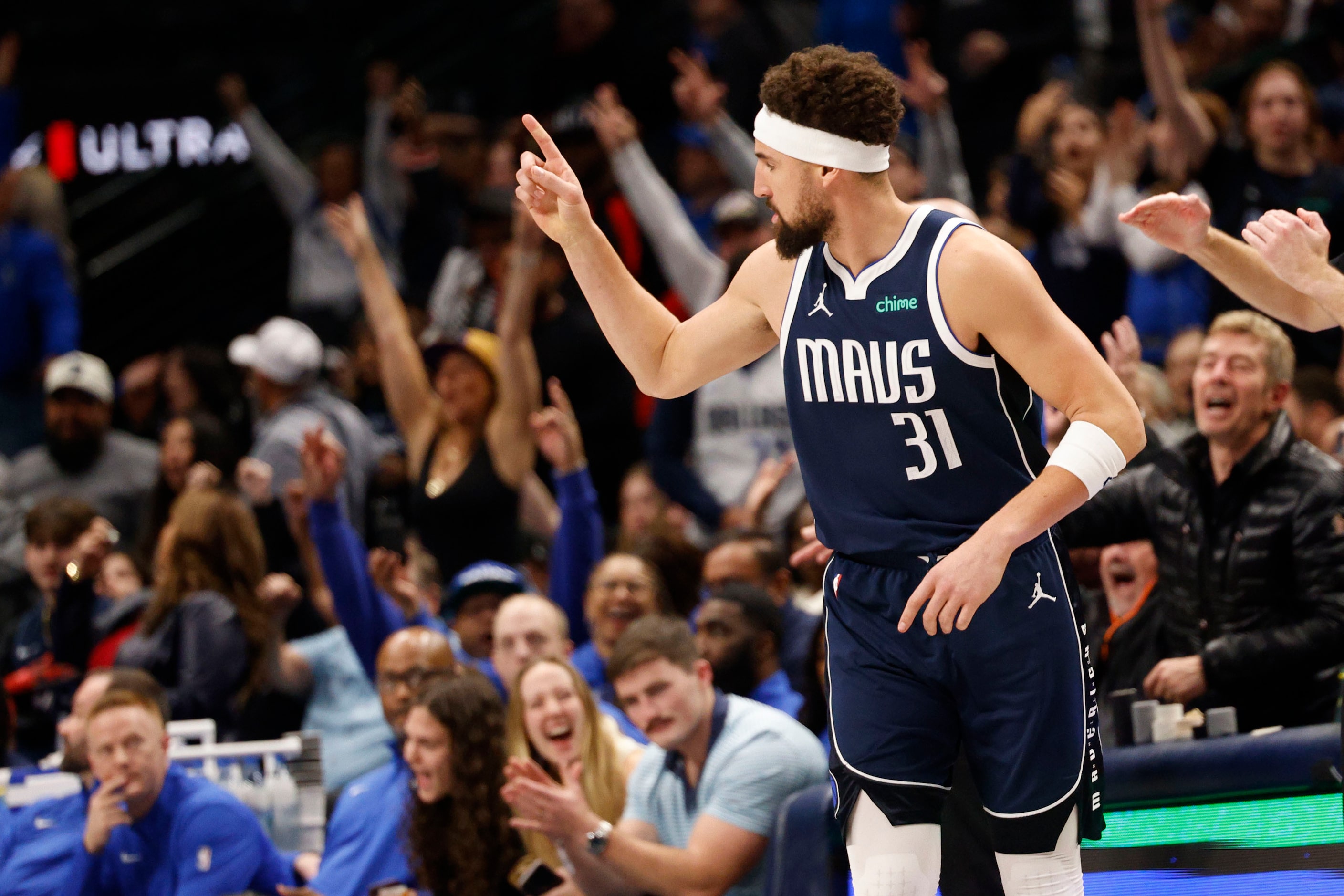 Dallas Mavericks guard Klay Thompson (31) gestures after scoring against the LA Clippers...