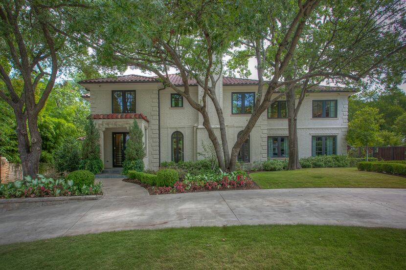 Take a look at the home at 2425 Stadium Drive in Fort Worth.