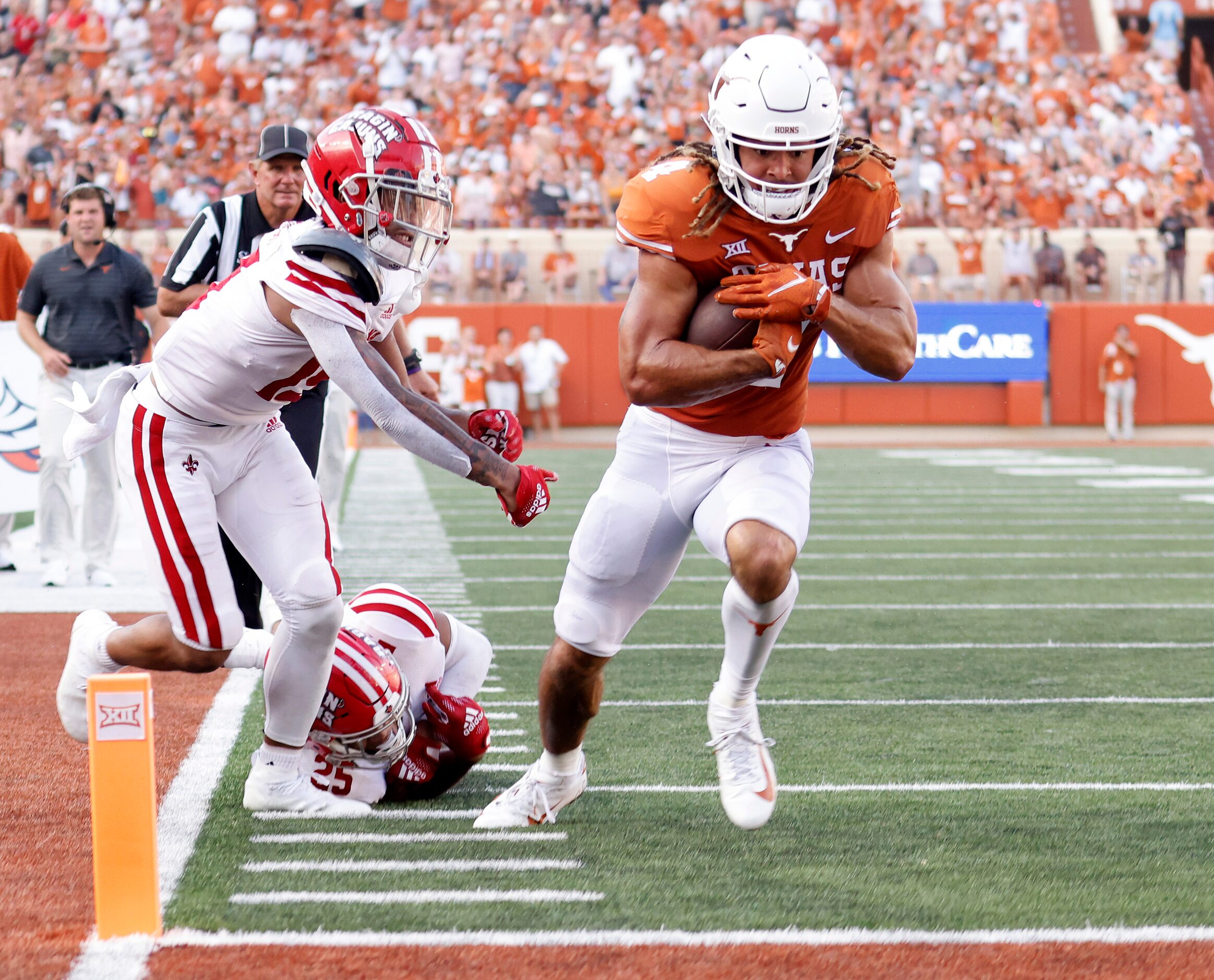 Texas Longhorns wide receiver Jordan Whittington (4) breaks a tackle by Louisiana-Lafayette...