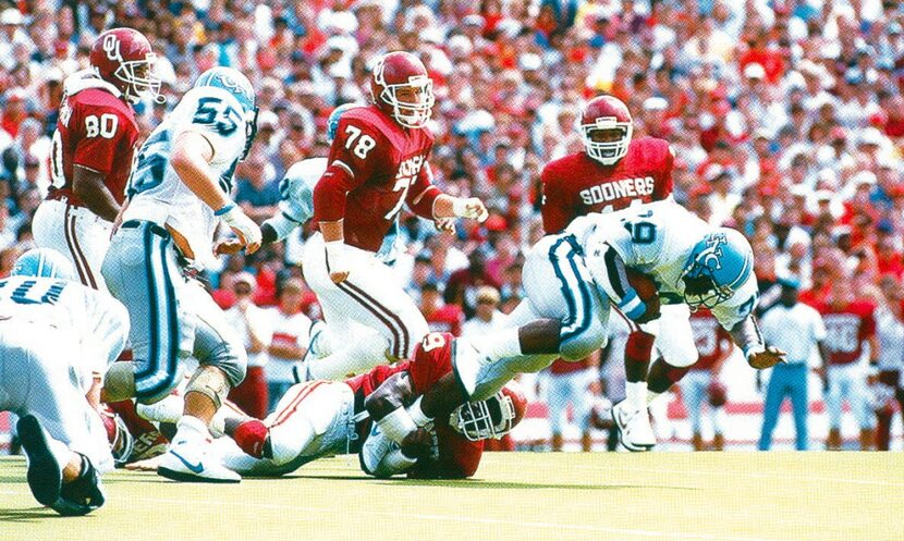 ORG XMIT: S0378283704_STAFF 1987 --- All-American defensive back Rickey Dixon was, in 1987, ...