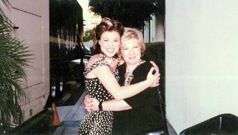 American Idol's Kelly Clarkson with her mother Jeanne Taylor.