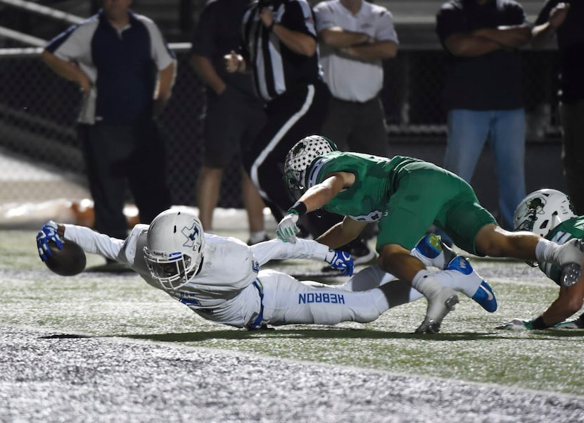 Hebron's Derian Vaughn (6) scores a touchdown in front of Southlake's Jake Murphy (18) ...