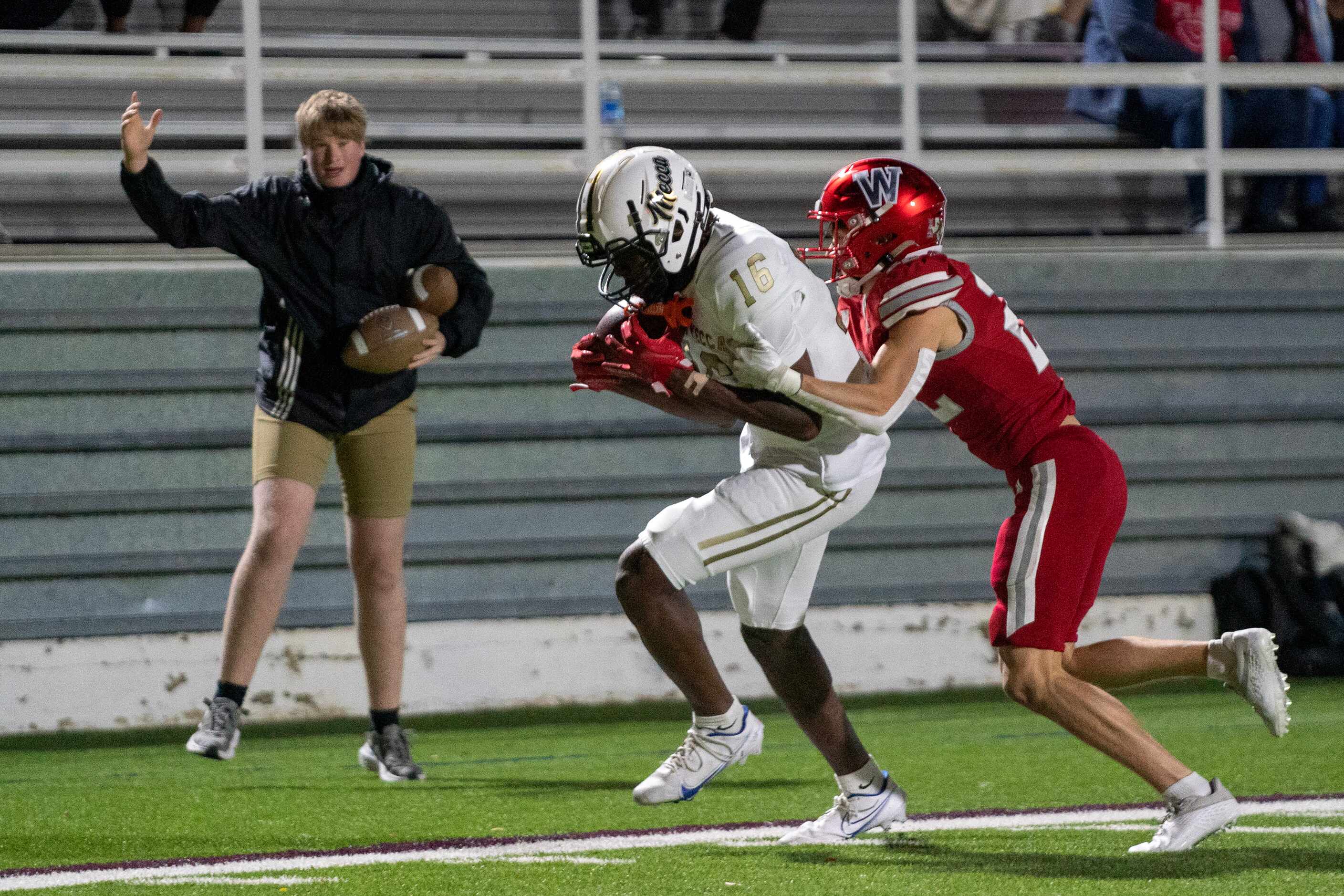 South Oak Cliff junior wide receiver Trey Jackson (16) tries to pull away from Woodrow...