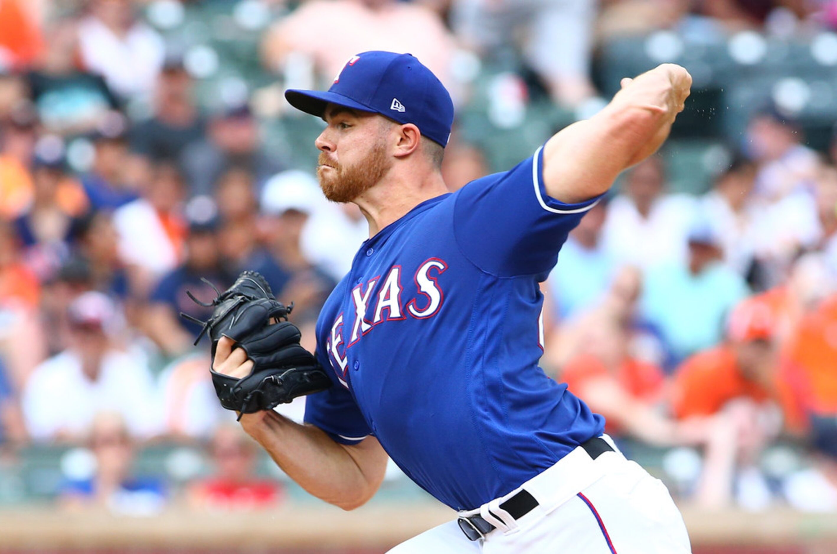 ARLINGTON, TX - JULY 14: Jesse Biddle #44 of the Texas Rangers pitches the seventh inning...