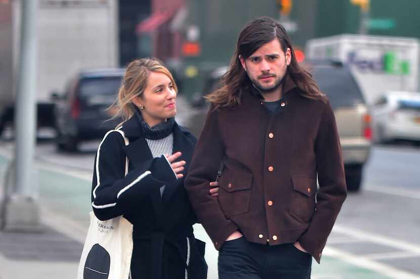 Dianna Agron y Winston Marshall en una foto de archivo de 2017 en Soho, Nueva York.