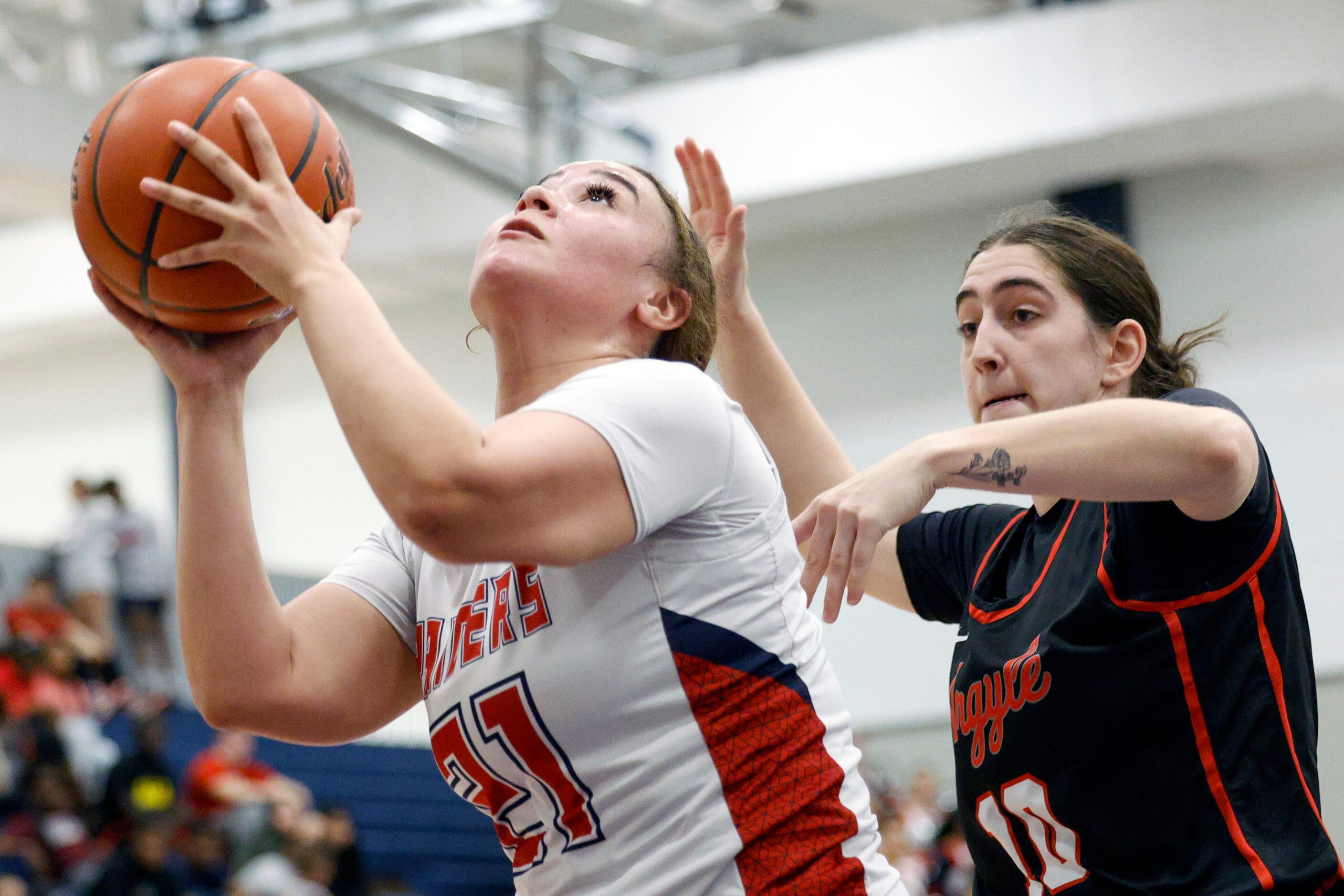 Denton Ryan center Aspen Hicks (21) attempts a layup against Argyle forward Mallory...