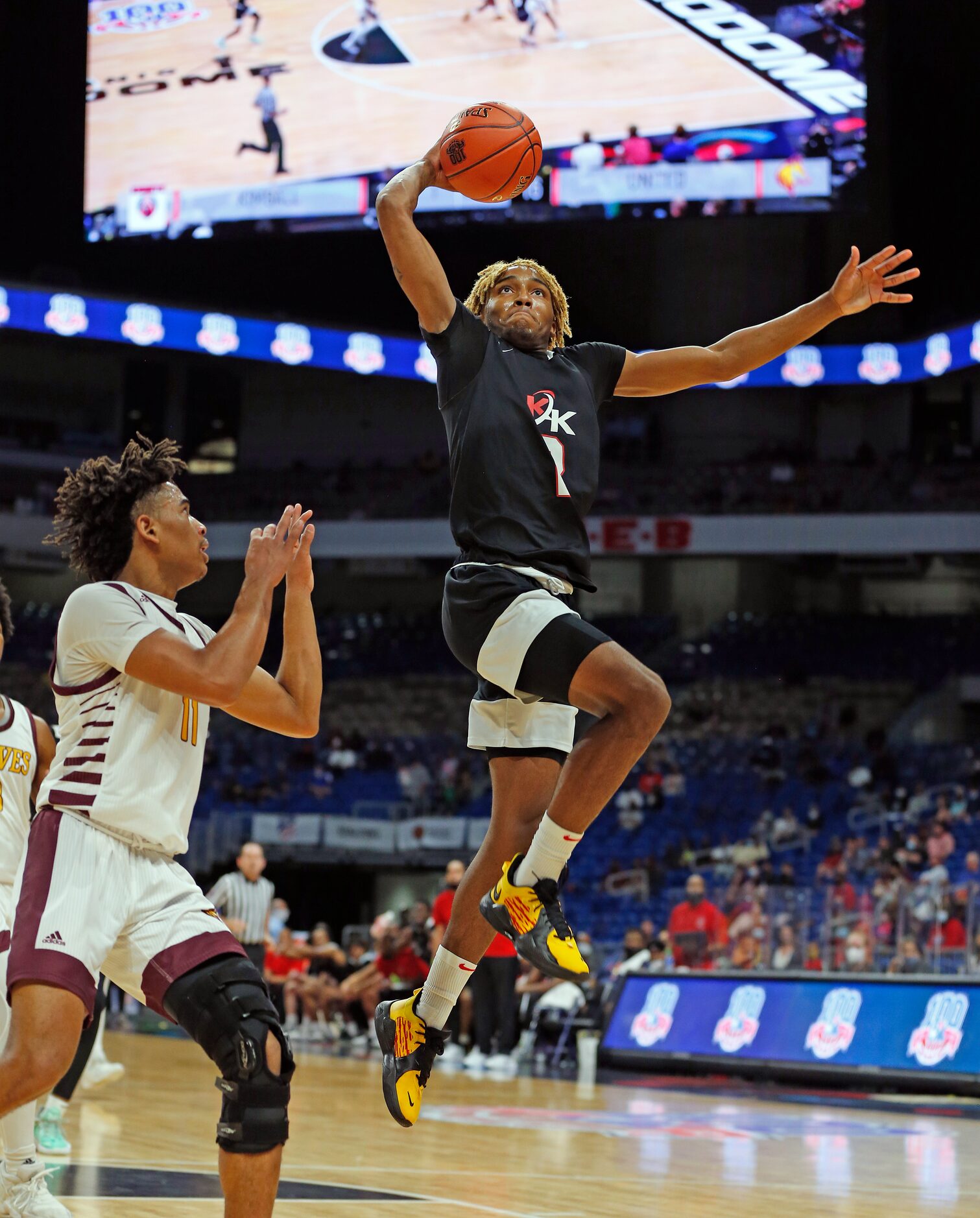 Dallas Kimball Arterio Morris #2 slams a dunk. UIL boys Class 5A basketball state...