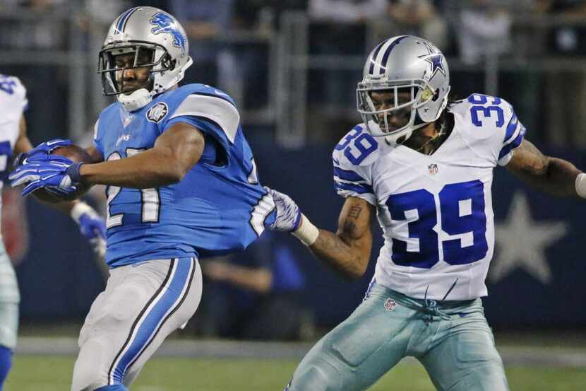 Dallas Cowboys cornerback Brandon Carr (39) drags down Detroit Lions running back Reggie...