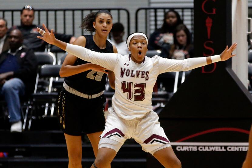 Mansfield Lady Wolves post Lauryn Thompson (43) works to block out Colony Cougars forward...