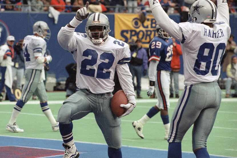 ORG XMIT: APHS273701 Dallas Cowboys running back Emmitt Smith, left, celebrates his second...